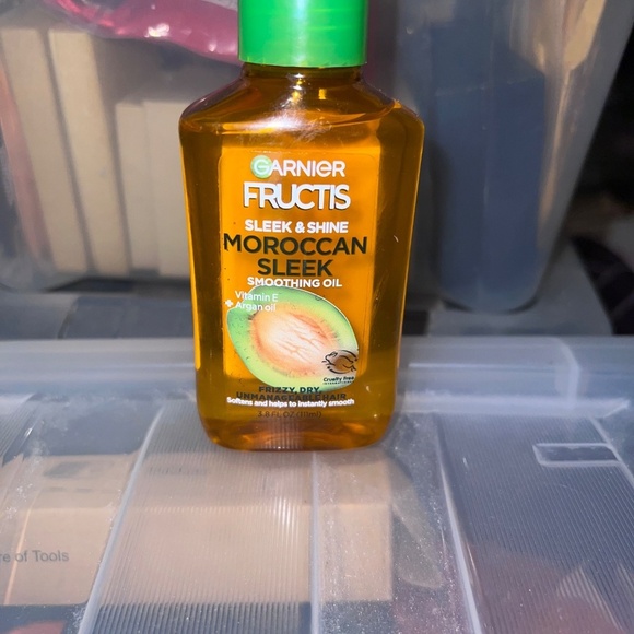 GARNIER Fructis Sleek & Shine Moroccan Sleek Smoothing Oil Treatment 3.75 Fl Oz - Picture 6 of 9